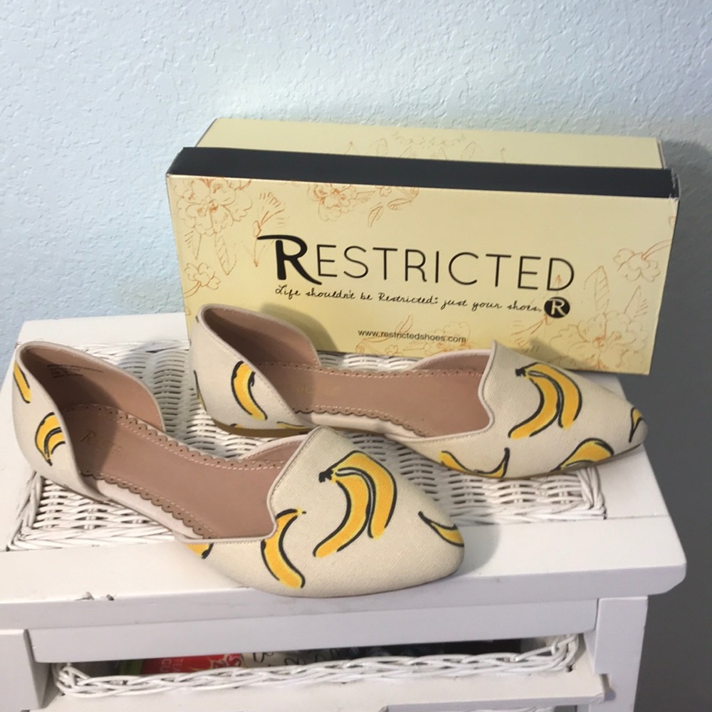 ❤️SALE.❤️ NIB Whimsical Banana Flats